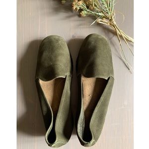 Olive Green Soft Leather Aerosoles Flats Size 5.5
